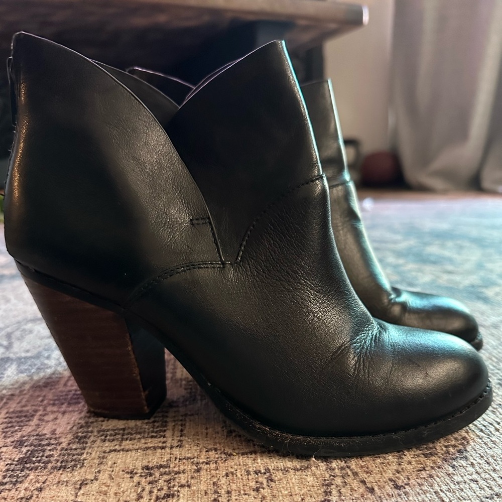 Gianni Bini Ankle Boots